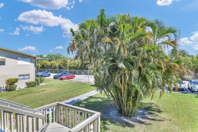 302 Norwich M, West Palm Beach, FL 33417