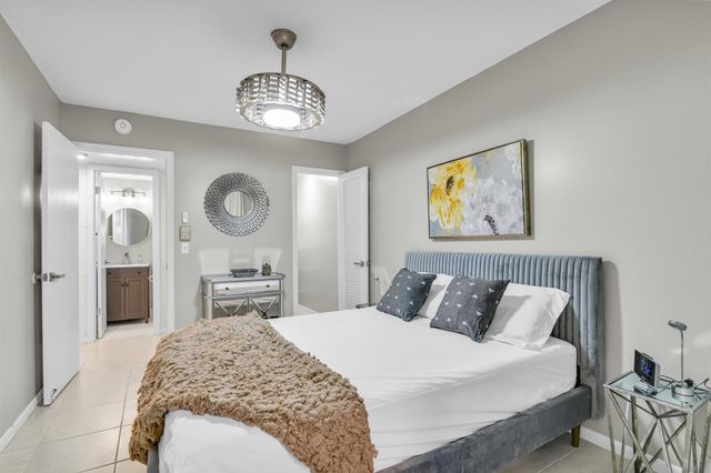 302 Norwich M, West Palm Beach, FL 33417