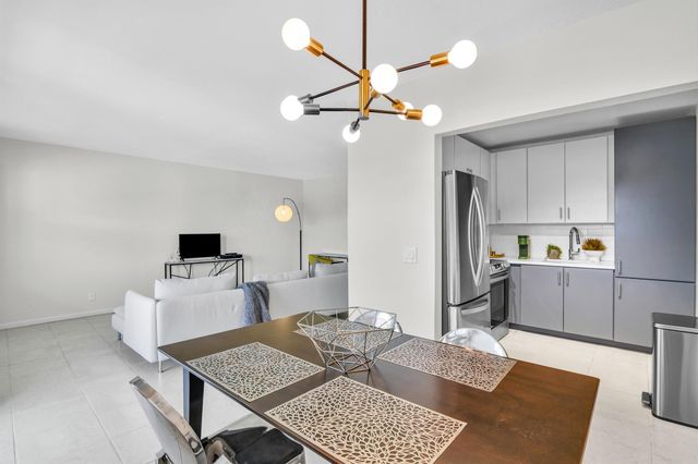 302 Norwich M, West Palm Beach, FL 33417