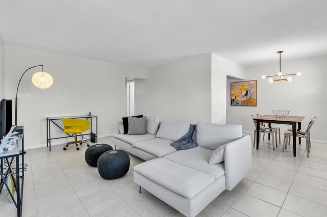 302 Norwich M, West Palm Beach, FL 33417