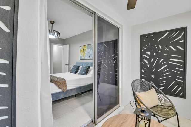 302 Norwich M, West Palm Beach, FL 33417