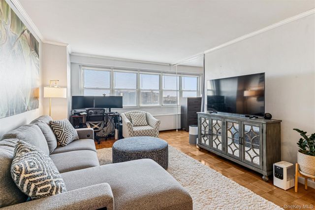 10230 66 Road 15G, Forest Hills, NY 11375