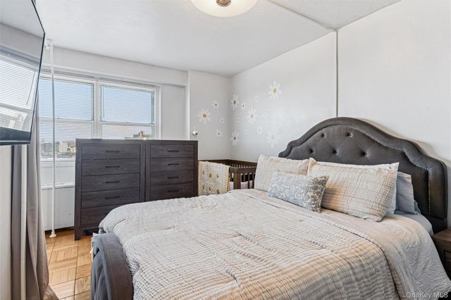 10230 66 Road 15G, Forest Hills, NY 11375