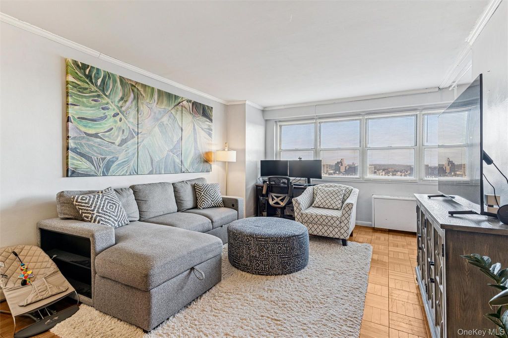 10230 66 Road 15G, Forest Hills, NY 11375