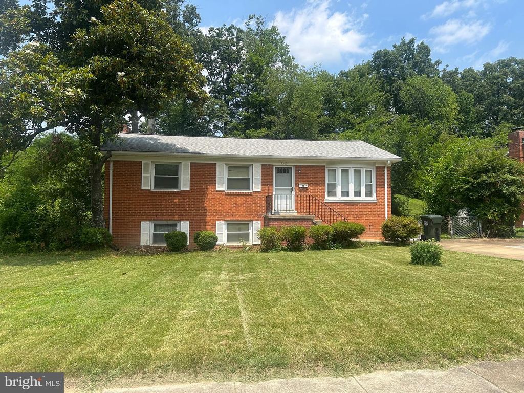 2309 W LONGVIEW DR, Woodbridge, VA 22191