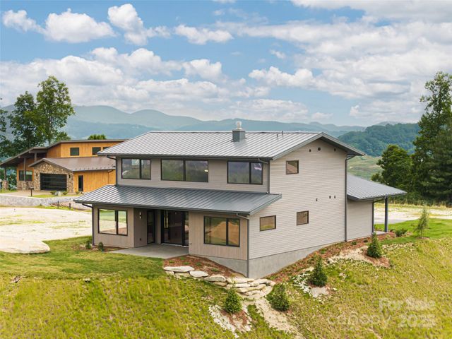 24 S Watchman Drive 10 & 11, Hendersonville, NC 28792