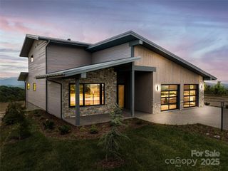 24 S Watchman Drive 10 & 11, Hendersonville, NC 28792