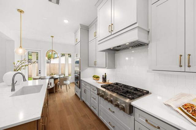 10418 Brinwood Drive, Houston, TX 77043