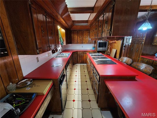 2001 Woodhaven Road, Poplar Bluff, MO 63901