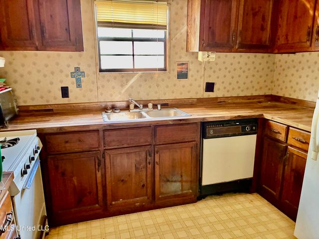 567 County Rd 465, Meridian, MS 39301