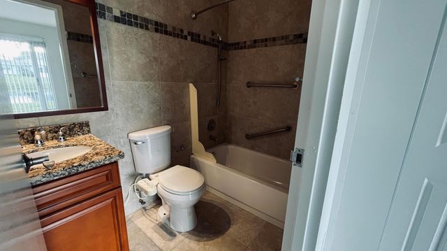 166 Valencia G, Delray Beach, FL 33446