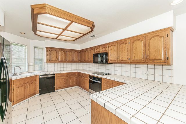 1415 W Riverglen Avenue, Reedley, CA 93654