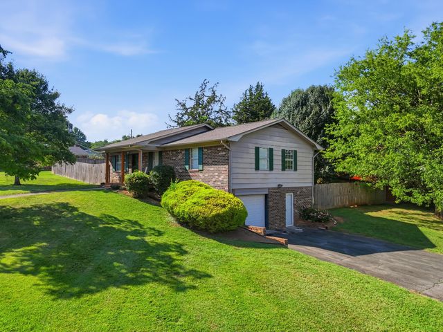 215 Mapleton Drive NW, Cleveland, TN 37312