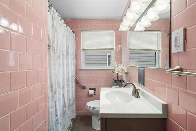 39 Clinton Street, Pawtucket, RI 02861