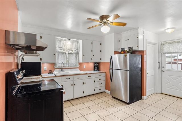 39 Clinton Street, Pawtucket, RI 02861