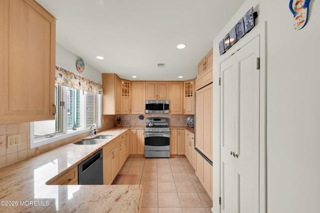 299 Monterey Circle, Lavallette, NJ 08735