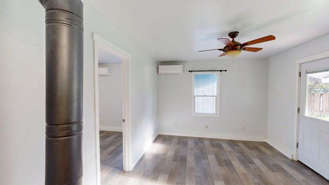 744 NW 2nd Street, Grants Pass, OR 97526