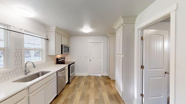 744 NW 2nd Street, Grants Pass, OR 97526