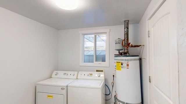 744 NW 2nd Street, Grants Pass, OR 97526