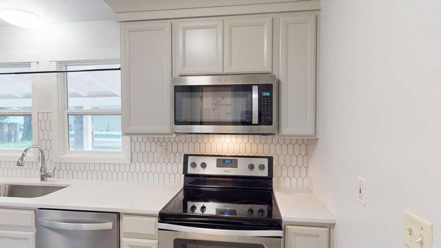 744 NW 2nd Street, Grants Pass, OR 97526