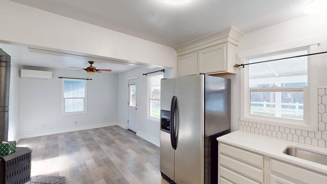 744 NW 2nd Street, Grants Pass, OR 97526