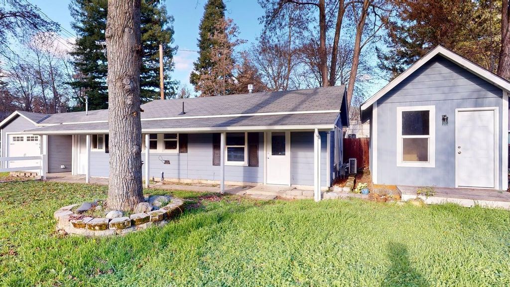 744 NW 2nd Street, Grants Pass, OR 97526