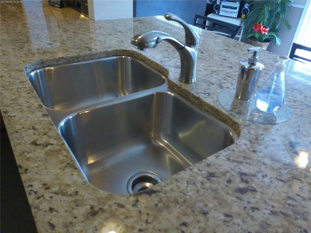 4600 NW 43rd St, Lauderdale Lakes, FL 33319