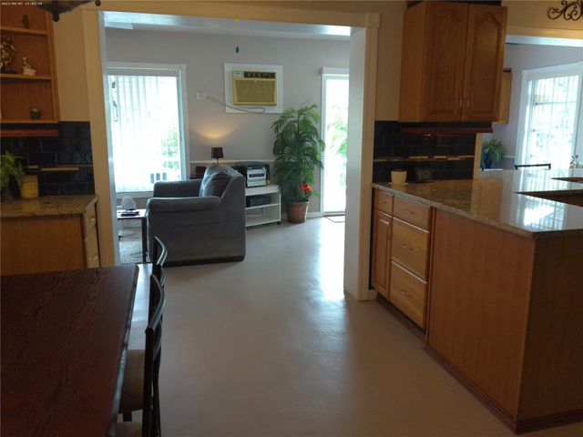 4600 NW 43rd St, Lauderdale Lakes, FL 33319