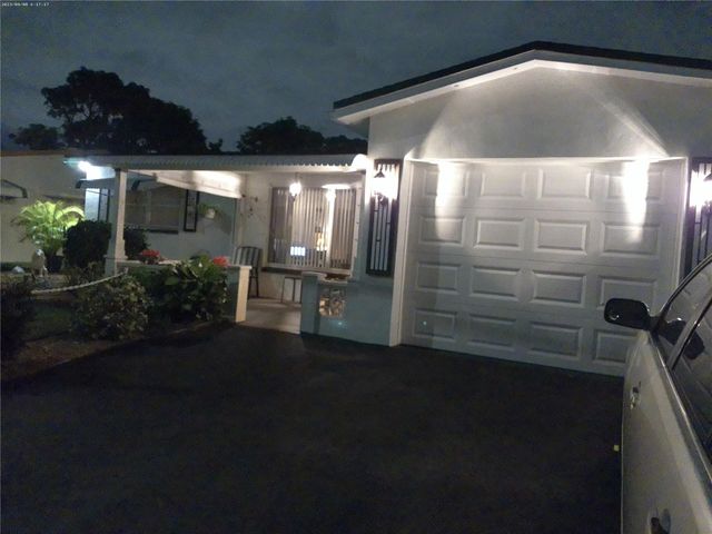 4600 NW 43rd St, Lauderdale Lakes, FL 33319