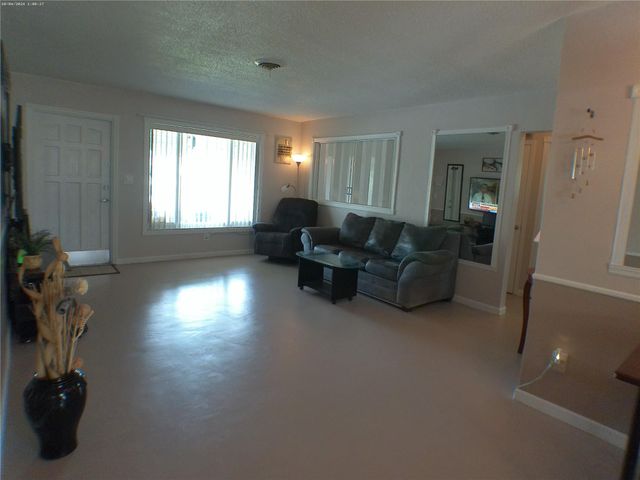 4600 NW 43rd St, Lauderdale Lakes, FL 33319