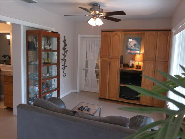 4600 NW 43rd St, Lauderdale Lakes, FL 33319