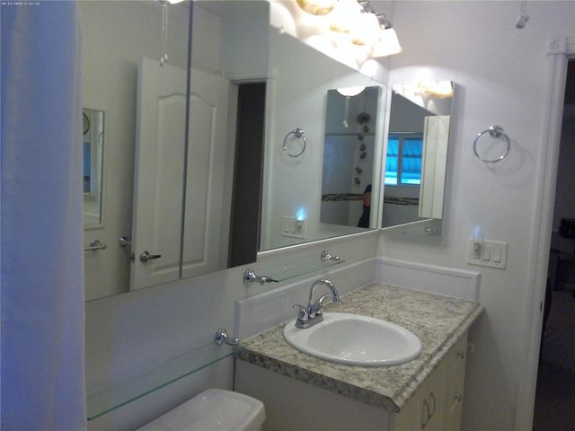 4600 NW 43rd St, Lauderdale Lakes, FL 33319