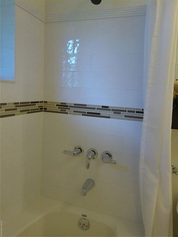 4600 NW 43rd St, Lauderdale Lakes, FL 33319