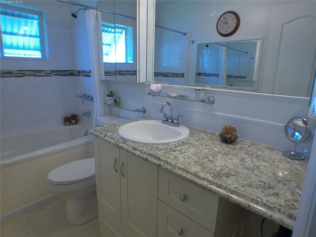 4600 NW 43rd St, Lauderdale Lakes, FL 33319