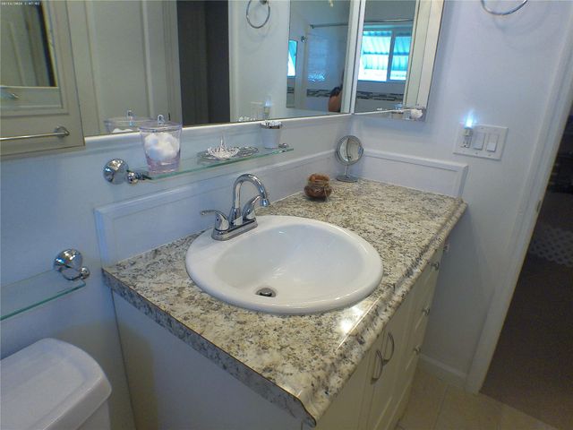 4600 NW 43rd St, Lauderdale Lakes, FL 33319