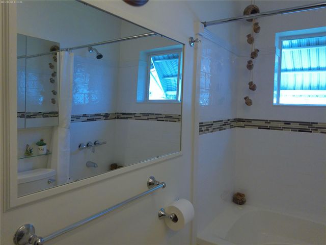 4600 NW 43rd St, Lauderdale Lakes, FL 33319