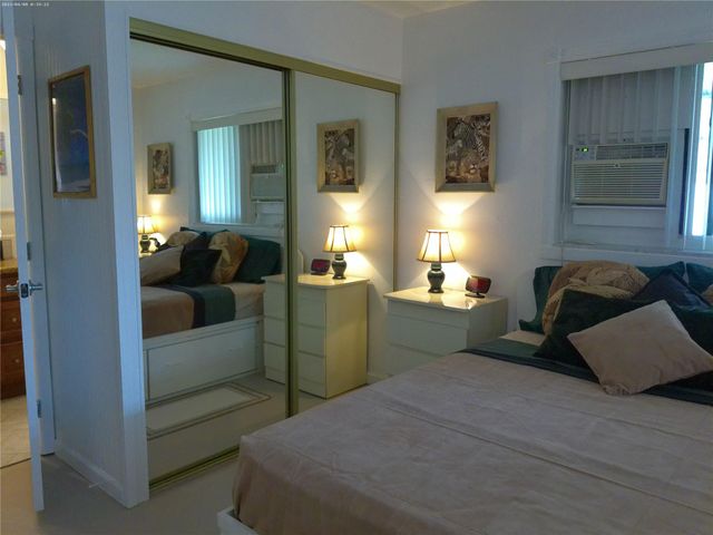 4600 NW 43rd St, Lauderdale Lakes, FL 33319