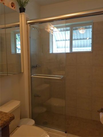 4600 NW 43rd St, Lauderdale Lakes, FL 33319