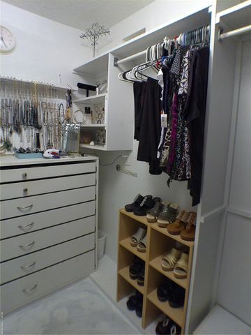 4600 NW 43rd St, Lauderdale Lakes, FL 33319