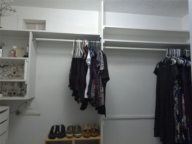 4600 NW 43rd St, Lauderdale Lakes, FL 33319