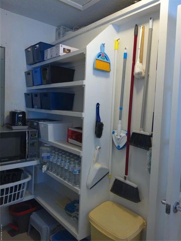 4600 NW 43rd St, Lauderdale Lakes, FL 33319