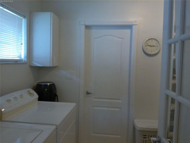 4600 NW 43rd St, Lauderdale Lakes, FL 33319