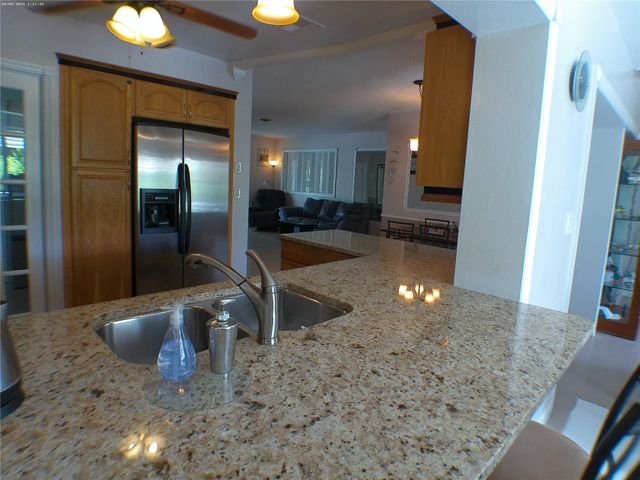 4600 NW 43rd St, Lauderdale Lakes, FL 33319