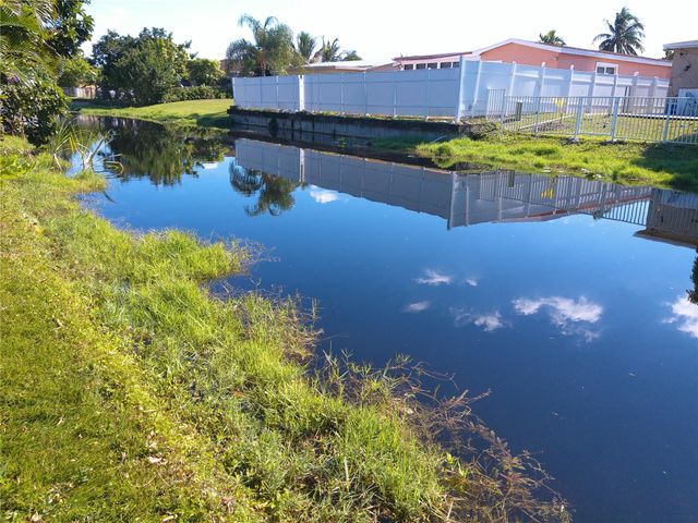 4600 NW 43rd St, Lauderdale Lakes, FL 33319