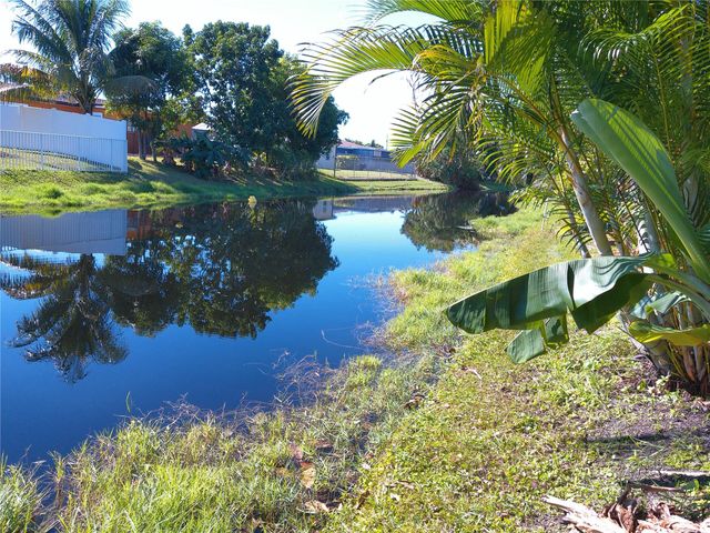 4600 NW 43rd St, Lauderdale Lakes, FL 33319