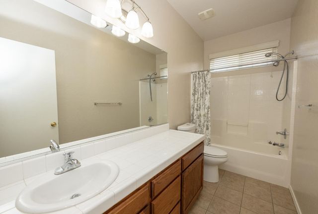 5547 E Atchison Street, Fresno, CA 93727