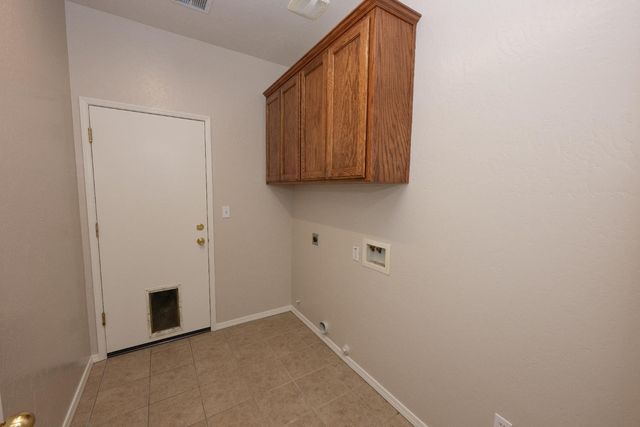 5547 E Atchison Street, Fresno, CA 93727