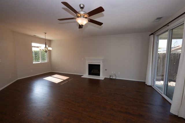 5547 E Atchison Street, Fresno, CA 93727