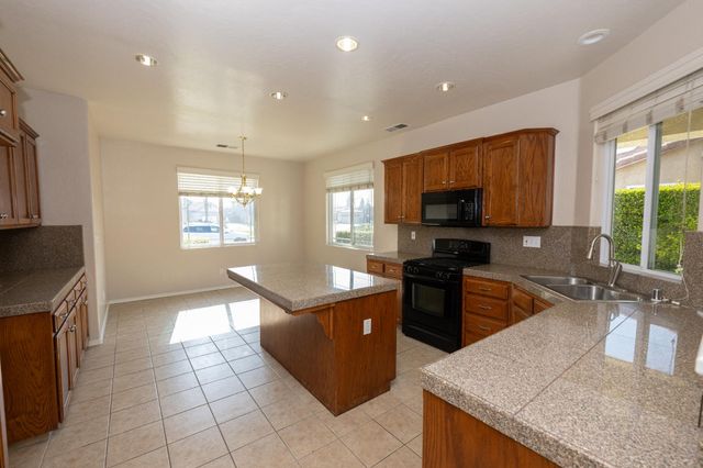 5547 E Atchison Street, Fresno, CA 93727