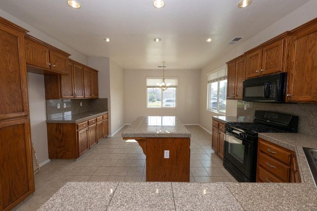 5547 E Atchison Street, Fresno, CA 93727